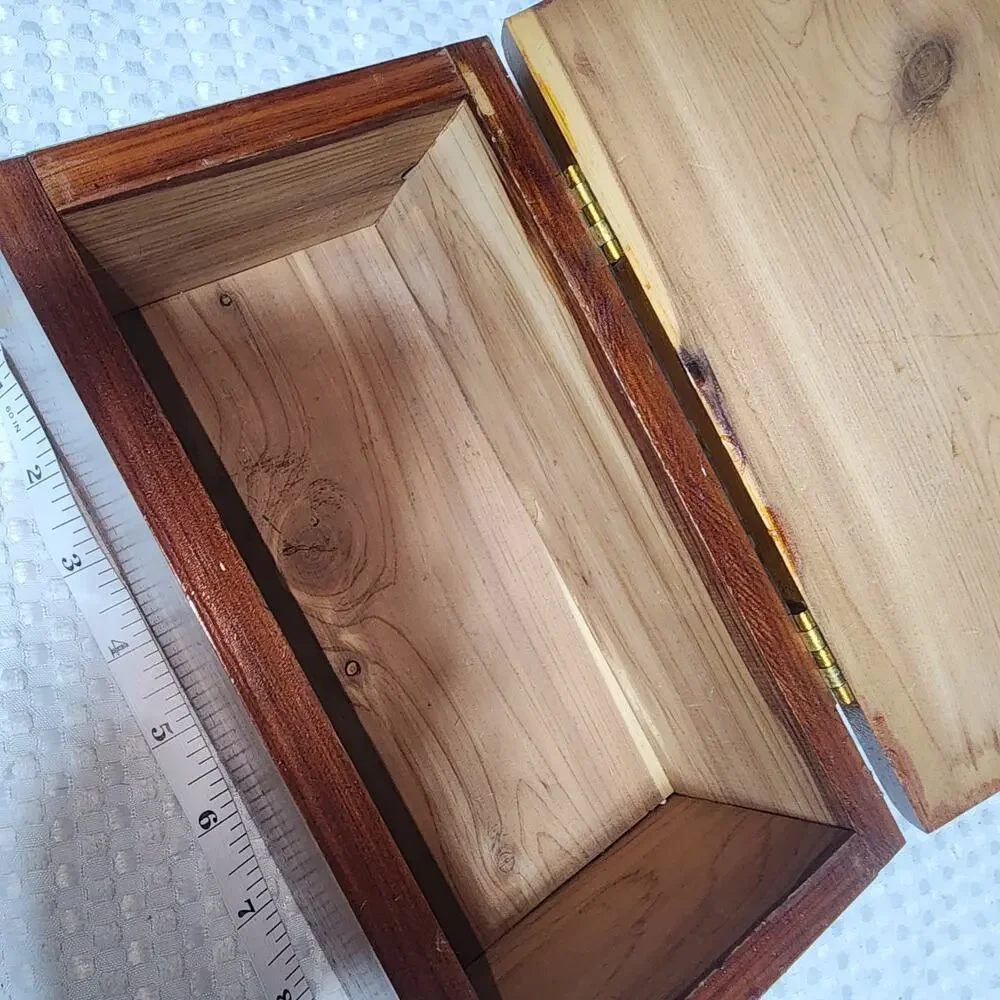VINTAGE CEDAR WOOD SMALL TRINKET BOX CHEST 9